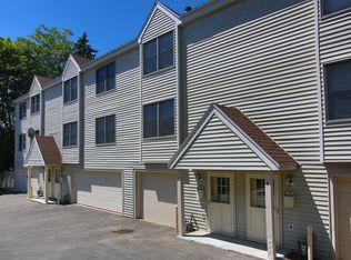 18 Pine Hill St APT 3, Lowell, MA 01852