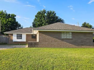 104 Olympic Dr, Moore, OK 73160