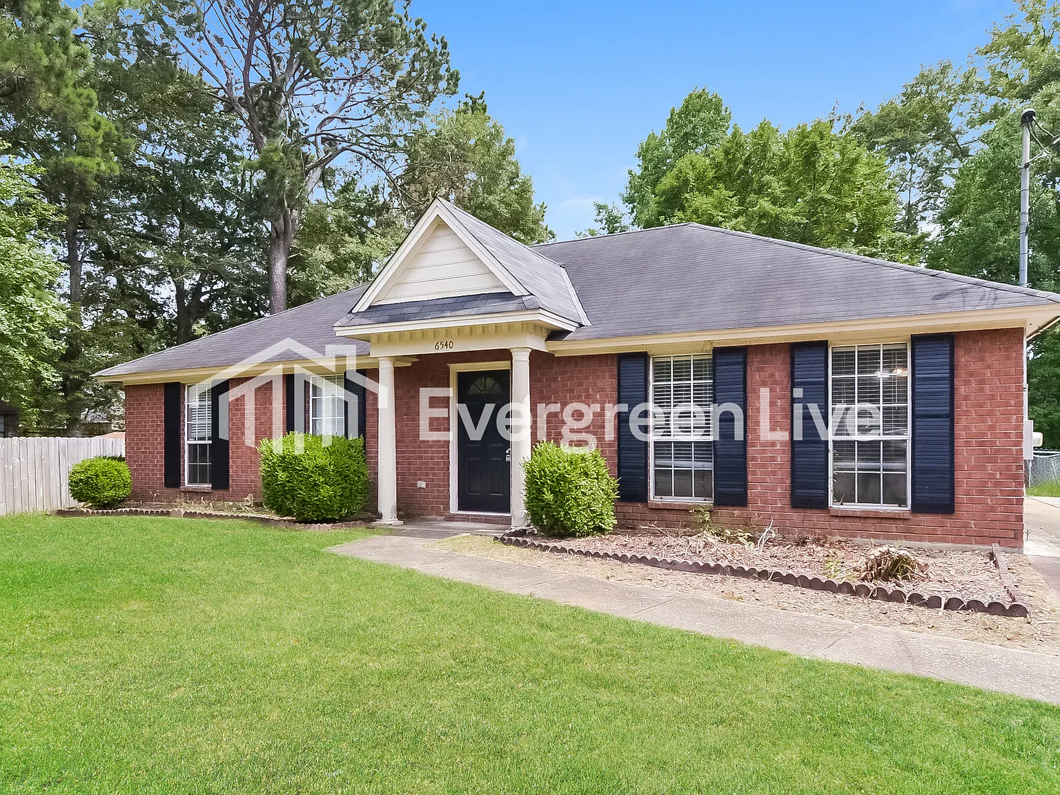 3 bed, 2.0 bath, 1375 sqft, $1,345 — Photo 2