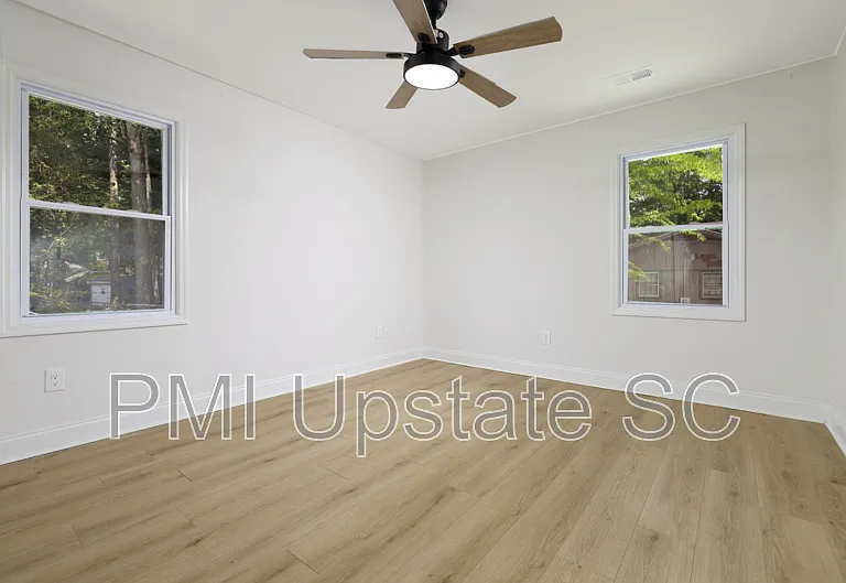 101 Paris View Dr — Photo 12
