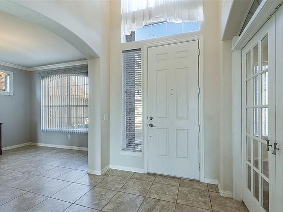 4th image of 9601 Grandview Dr