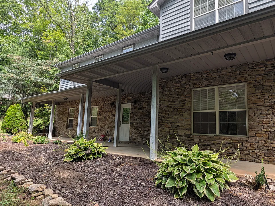 582 Mountain Dr