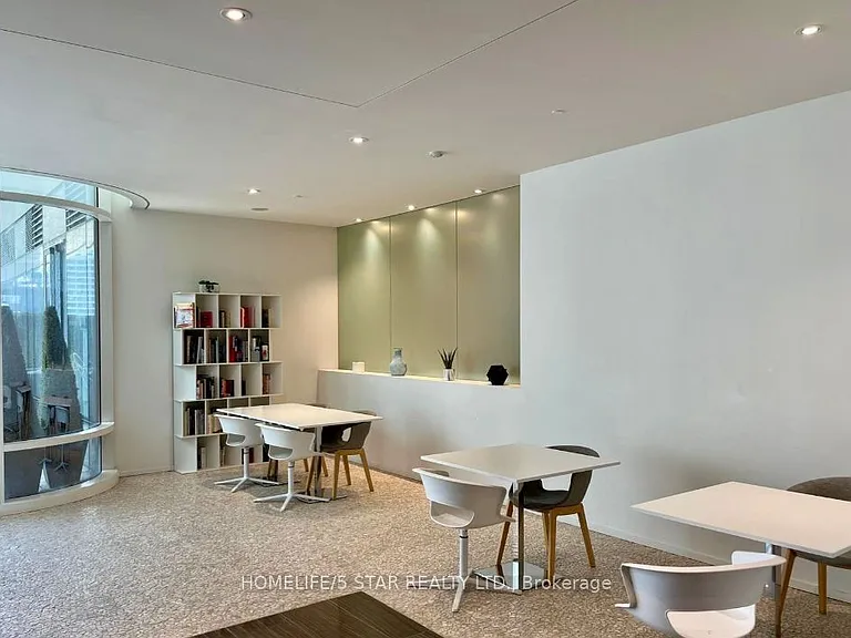 1 Bloor St E #4407 — Photo 24