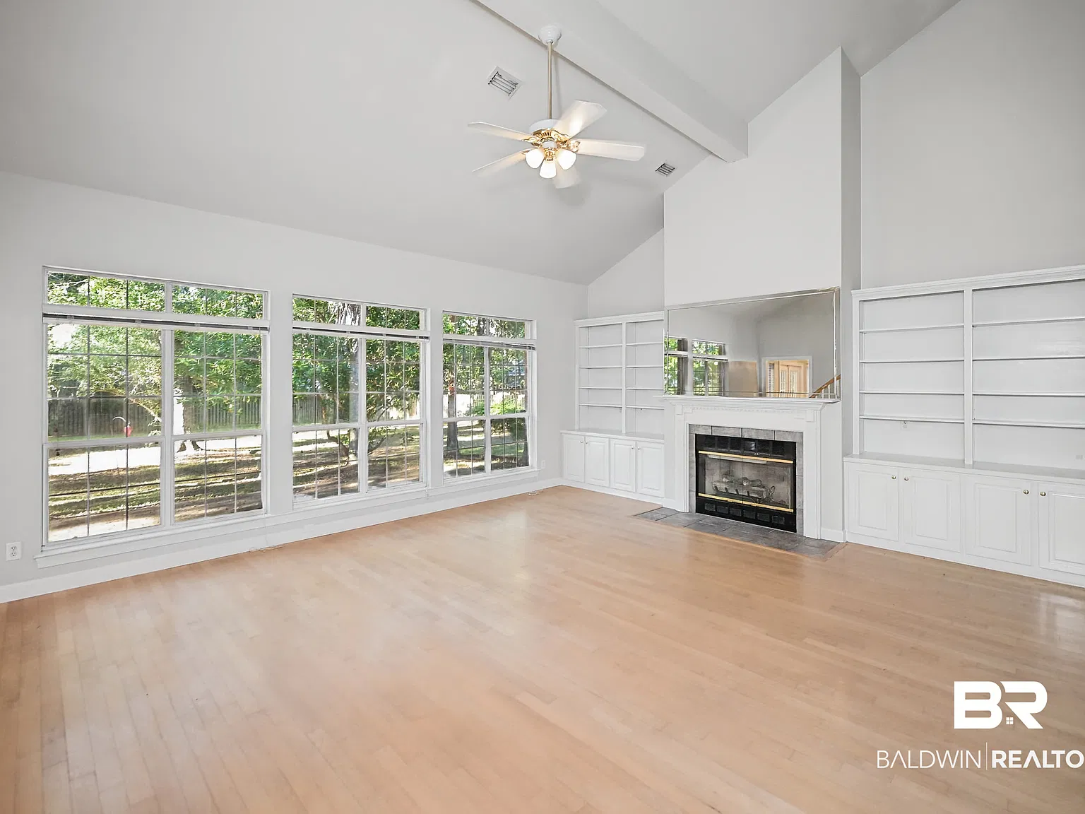 4 bed, 2.0 bath, 2184 sqft, $2,500 — Photo 2