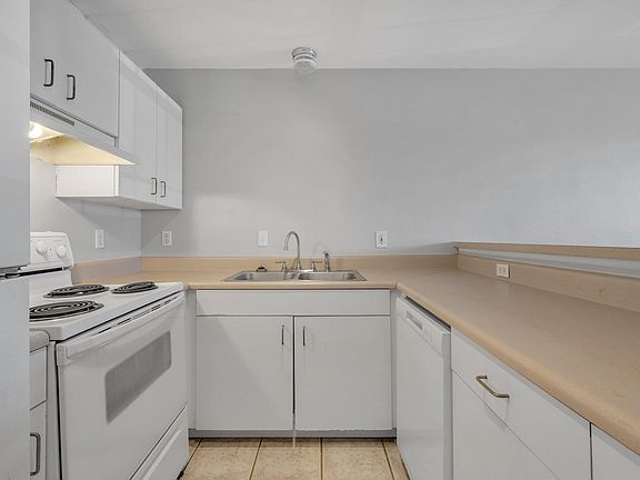 4th image of 1439 Hudson St APT 2