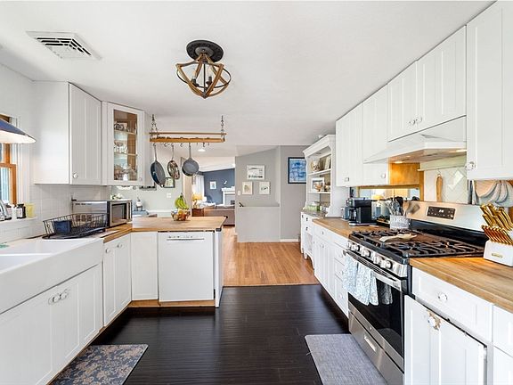 4th image of 31 Forest Ave