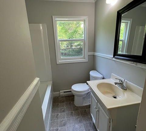 3rd image of 607 Glover St