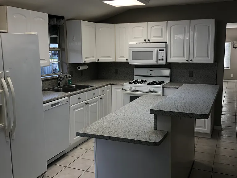 612 S Plant Ave — Photo 10