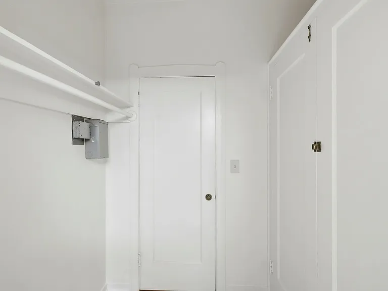 34 Sudden St — Photo 10