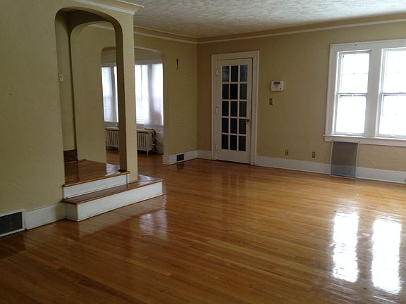 5th image of 292 Ottawa Dr