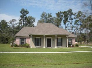 241 Grand Oaks Dr, Madisonville, LA 70447