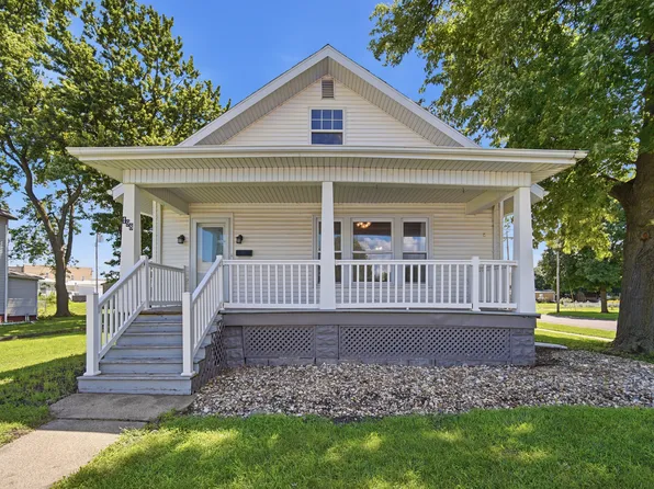 198 W 1st St, El Paso, IL 61738