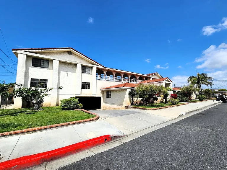 Villa Pacifica Apartments — Photo 19