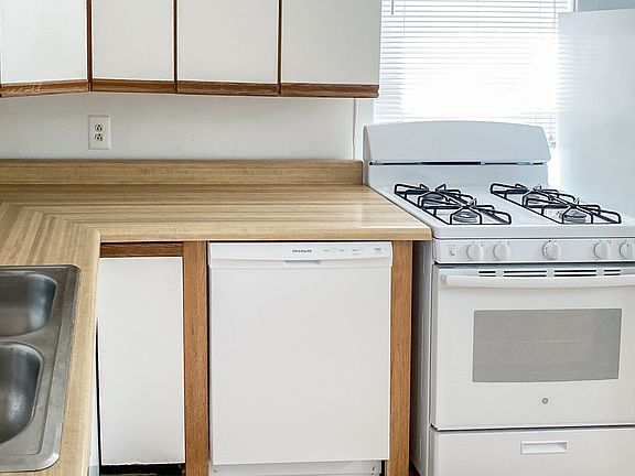 3rd image of 2326 N Southport Ave #3