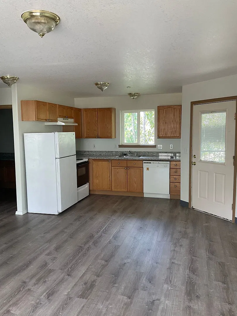 Ascot Place Apartments — Photo 1