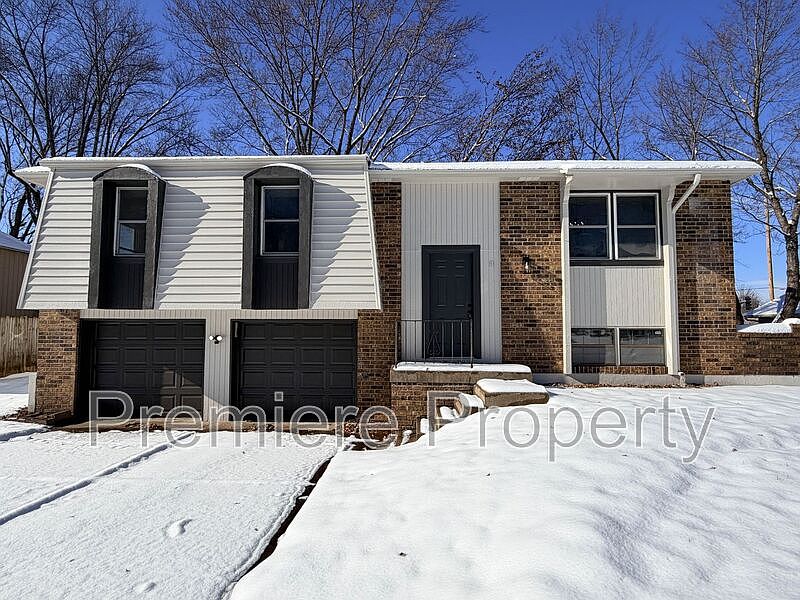 1st image of 705 NW Buckingham Pl
