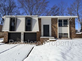 705 NW Buckingham Pl, Blue Springs, MO 64015