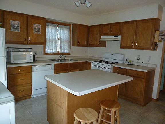 4th image of 659 Blair Ave