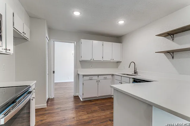 8214 Banbury Dr — Photo 15