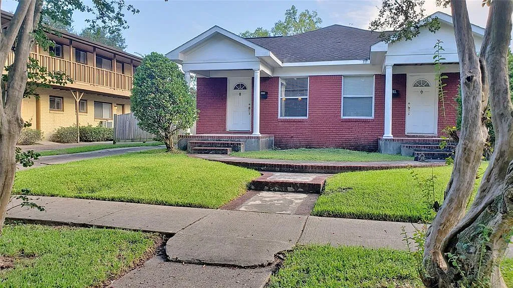 2 bed, 1.0 bath, 700 sqft, $1,300 — Photo 2