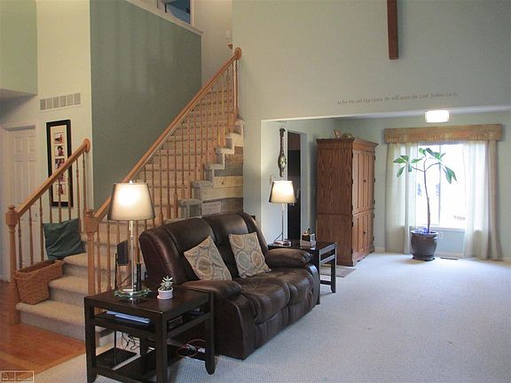 5th image of 27550 Dowland St