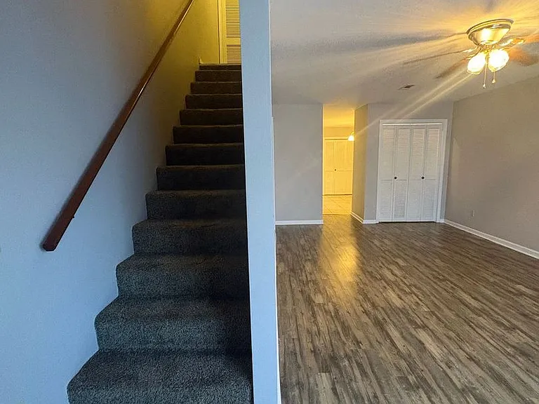 228 Edith Way — Photo 3