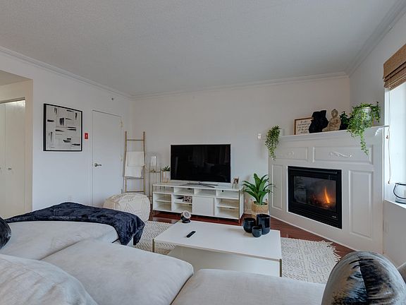 4th image of 242 Maple Ave APT 215
