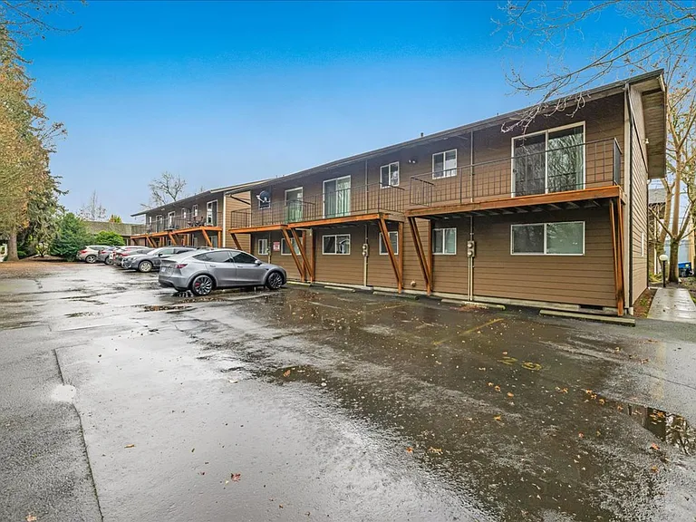 Bayberry Apartments — Photo 19