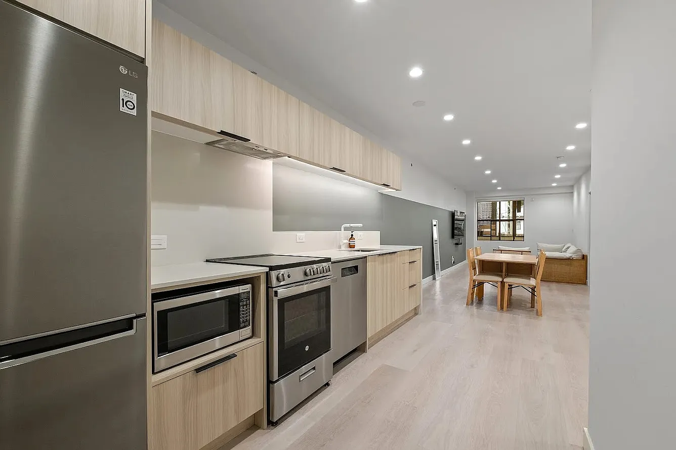 382 Powell St #212 photo 1