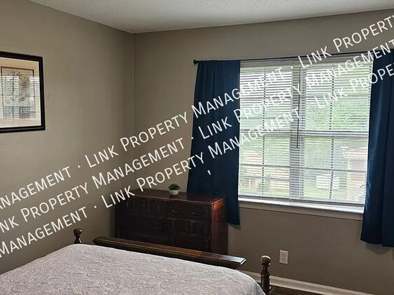 2433 Meade Cir — Photo 17