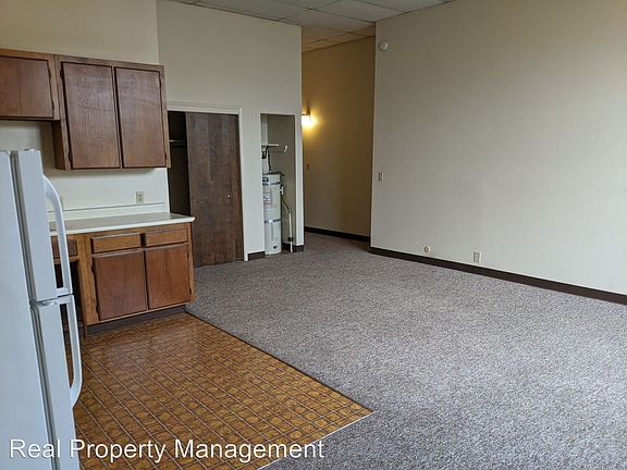 3rd image of 212 E St APT 310