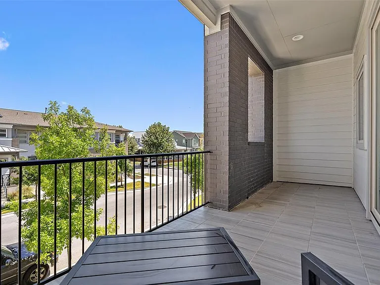 2211 Robert Browning St — Photo 23