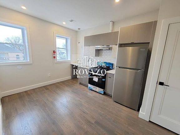3rd image of 535 Hawthorne Ave APT 202