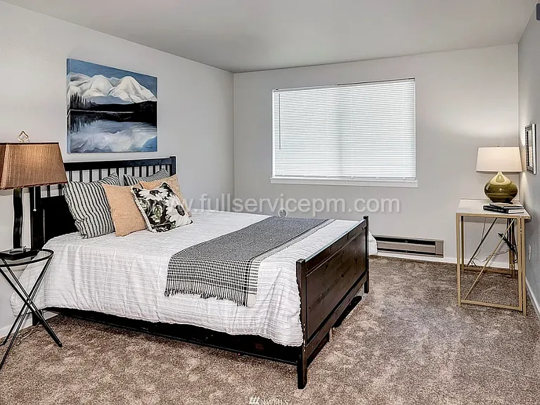 9416 1st Ave NE #108 — Photo 9
