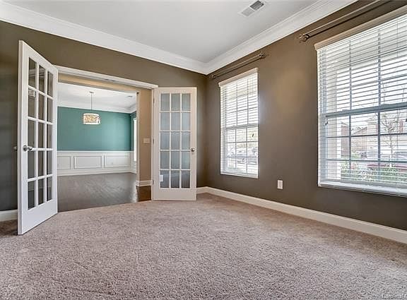 3rd image of 236 Oakbourne Ln