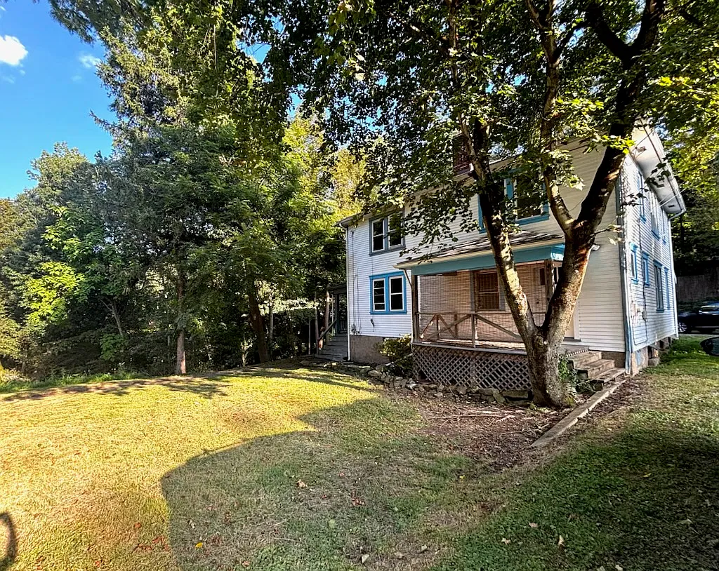 3960 Mount Royal Blvd — Photo 1