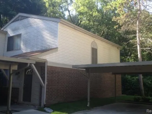 27153 Farmbrook Villa Dr, Southfield, MI 48034