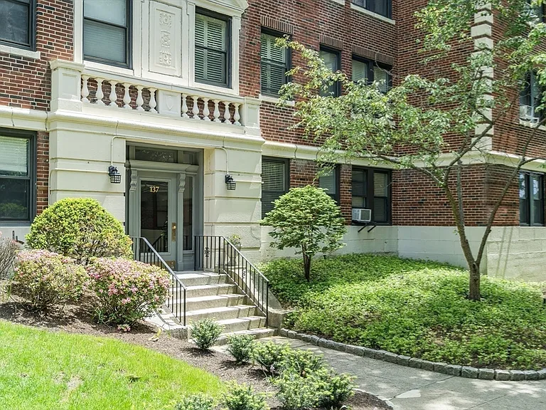 137 Englewood Ave #5 — Photo 29