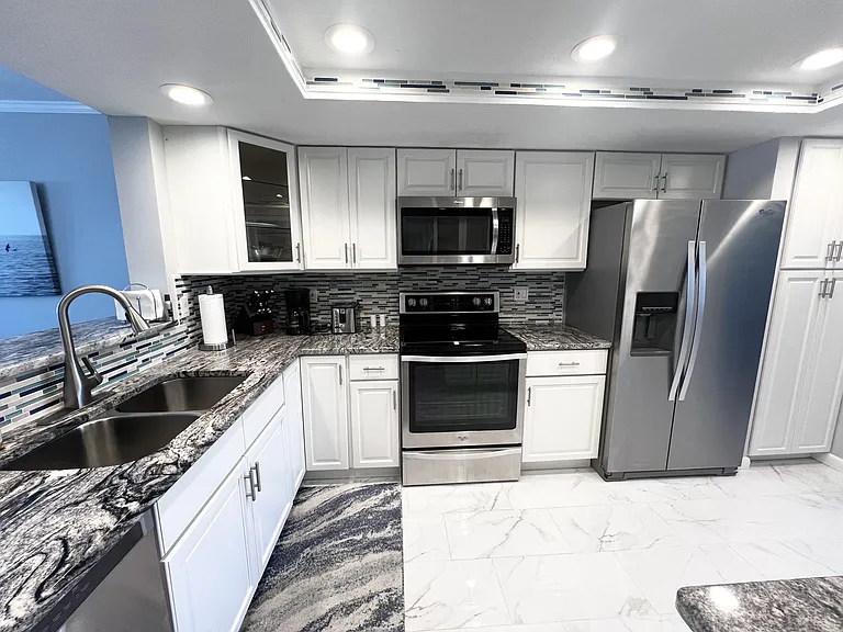 Beautiful Updated Chefs Kitchen