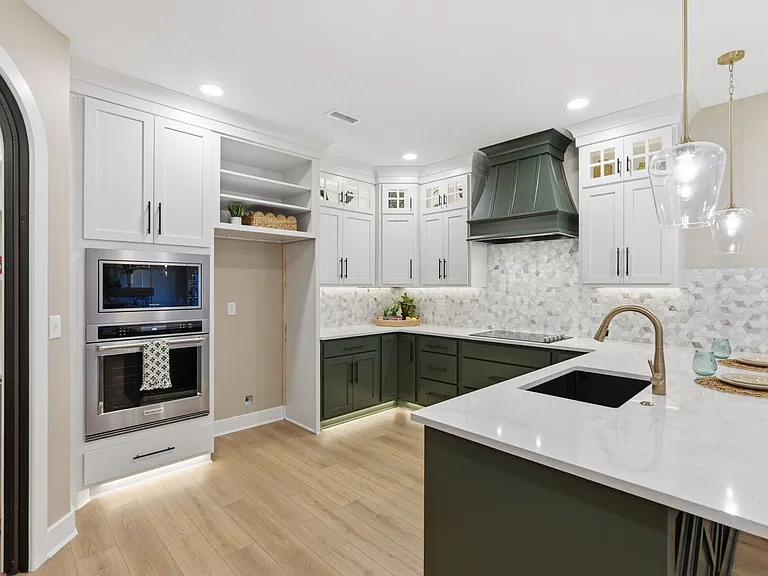 2134 E Beaumont St — Photo 10