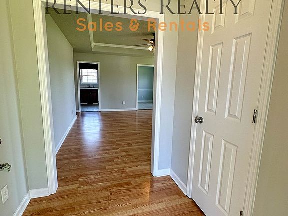 2nd image of 100 Tanner Cove Cir