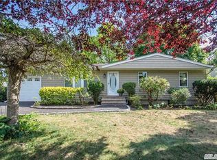 140 N 1st St, Sayville, NY 11782