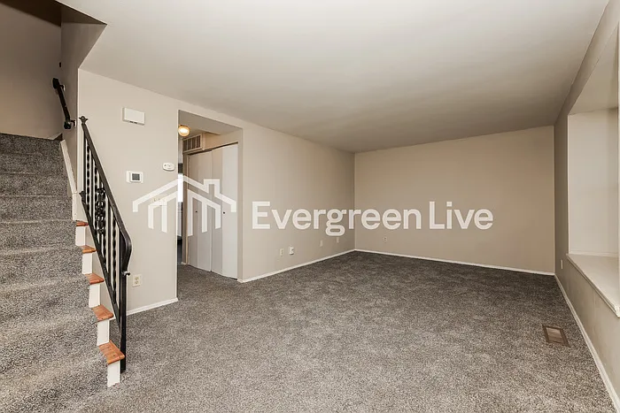 7539 Mount Hood Dr — Photo 3