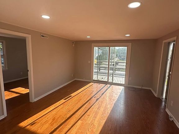2nd image of 454 Greenwich St #2B