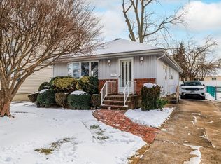 34 Waterview Pl, Lynbrook, NY 11563