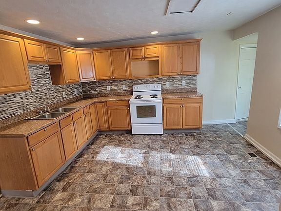 4th image of 4436 Vandalia Ave