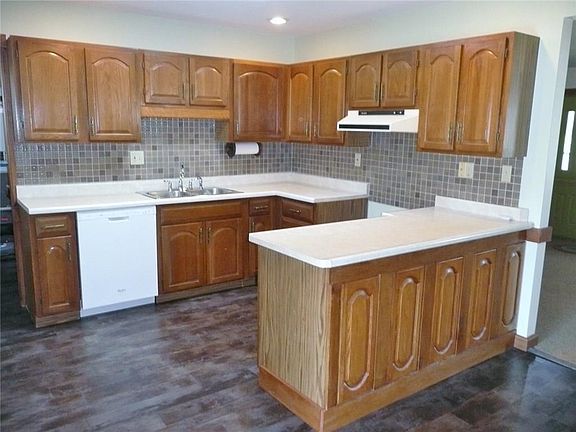 3rd image of 323 Brentwood Ave