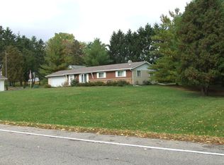 57 Oakwood Dr, Delafield, WI 53018