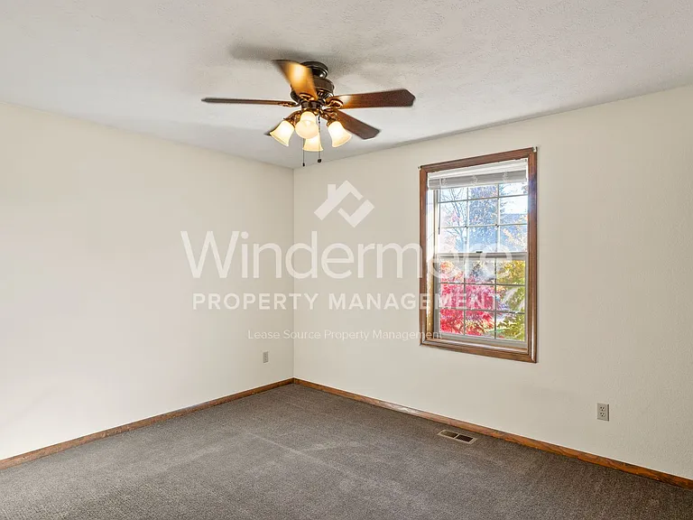 10435 N Iroquois Ct — Photo 18