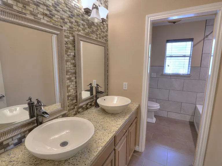 7714 Odessa Dr — Photo 29